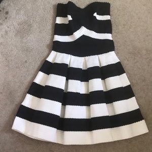 Alythea dress black and white size small